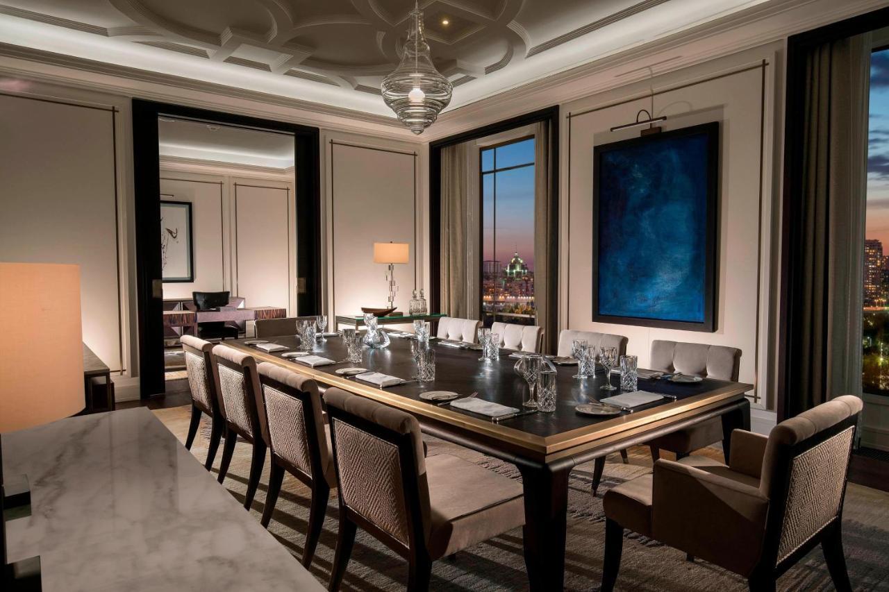 The St. Regis Astana Hotel Luaran gambar The dining room
