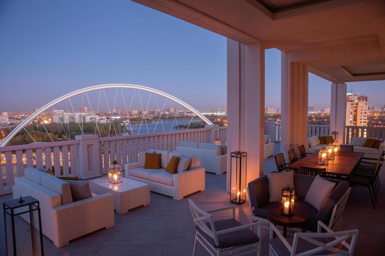 The St. Regis Astana Hotel Luaran gambar The Terrace at The Four Seasons Hotel