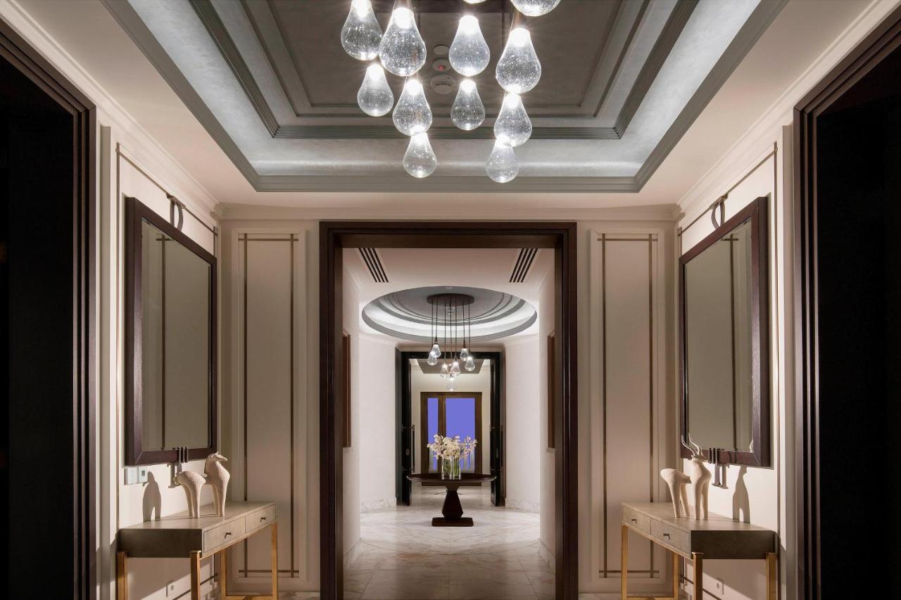 The St. Regis Astana Hotel Luaran gambar The interior of the hotel