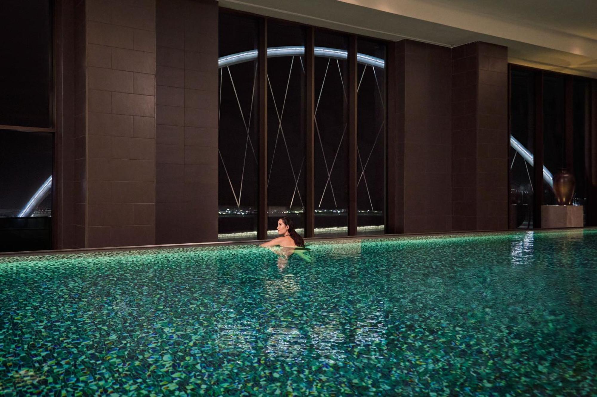 The St. Regis Astana Hotel Luaran gambar The indoor pool