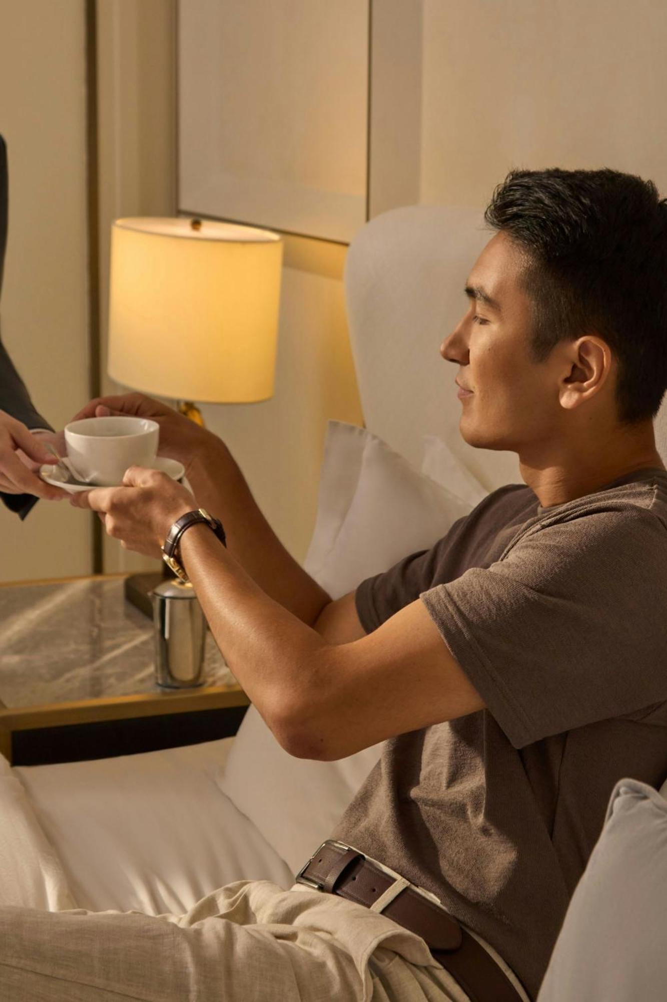 The St. Regis Astana Hotel Luaran gambar A guest being served coffee