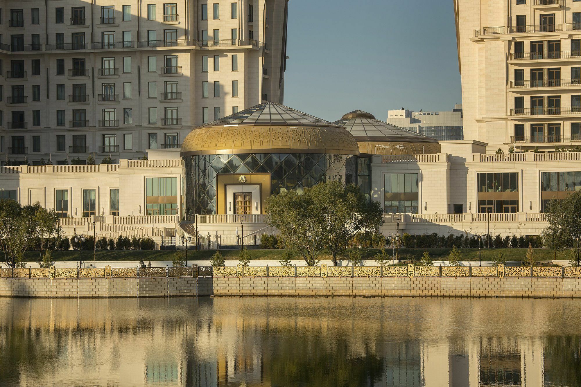 The St. Regis Astana Hotel Luaran gambar The Four Seasons Hotel